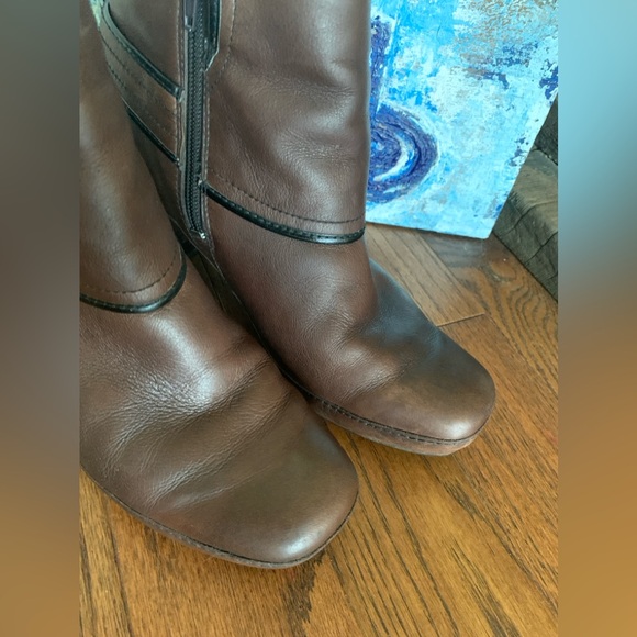 Clarks Sz 8.5 Brown Leather Black Piping Spat Style Side Zip Heel Ankle Boots - Picture 9 of 10